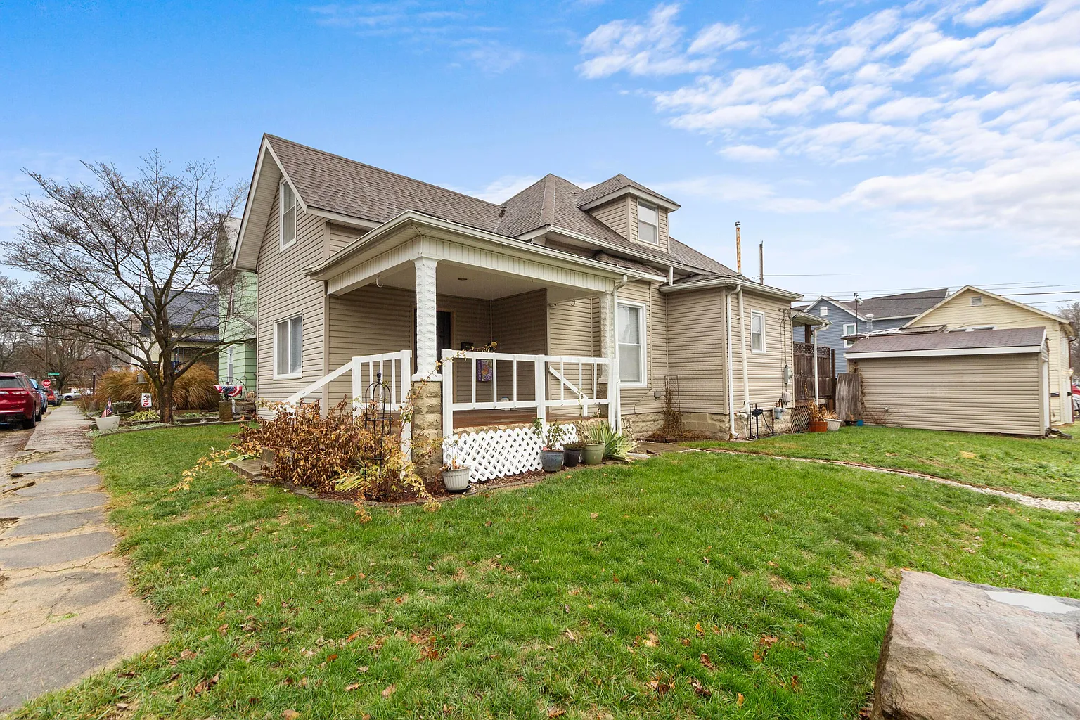 78 Roe Ave photo 1