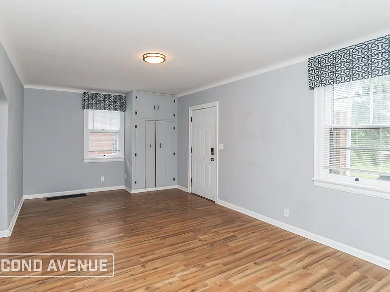 1522 Kinney Ave — Photo 6
