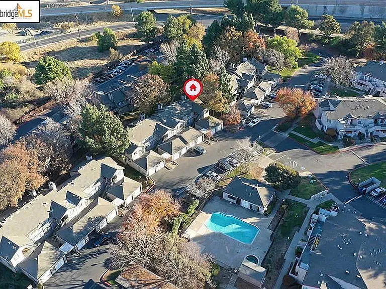 456 Lancaster Ln — Photo 9