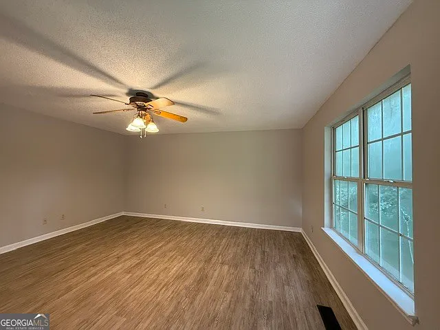 2 bed, 2.0 bath, 1185 sqft, $1,350 — Photo 2