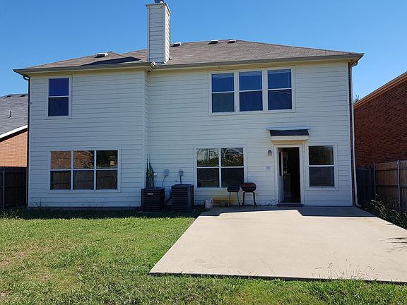 3rd image of 8608 Silverbell Ln