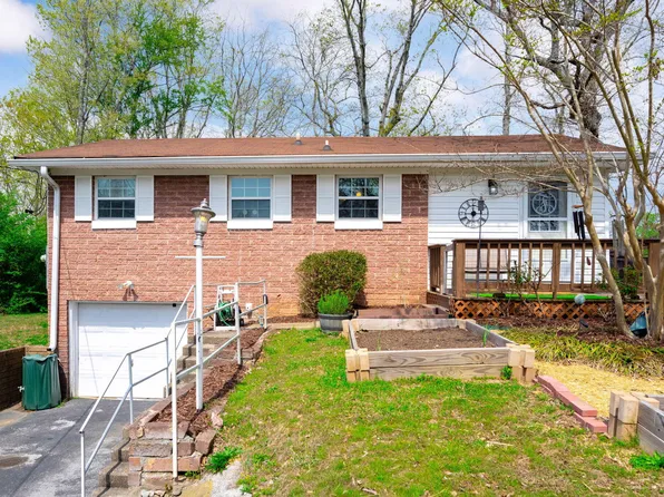 1305 Hixson Ave, Hixson, TN 37343