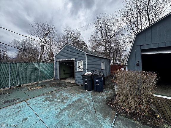 4th image of 870 Frederick Blvd