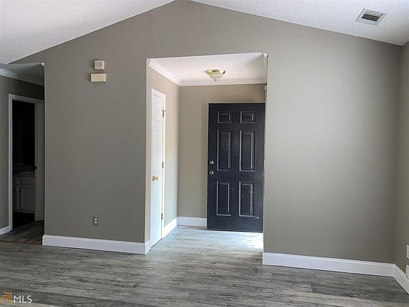 3rd image of 105 William Ct