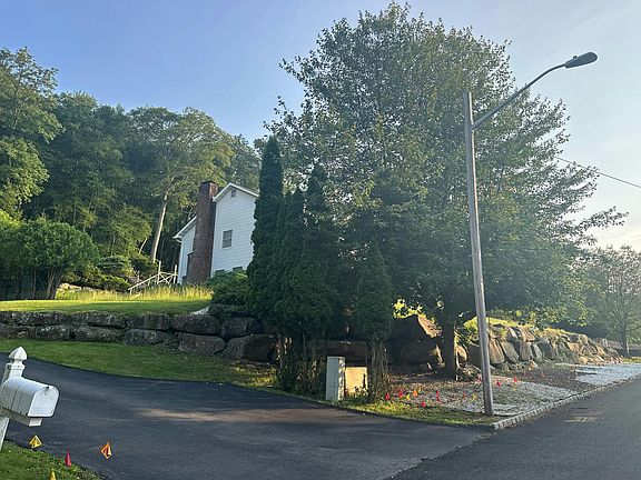 3rd image of 7 Oldfield Ct