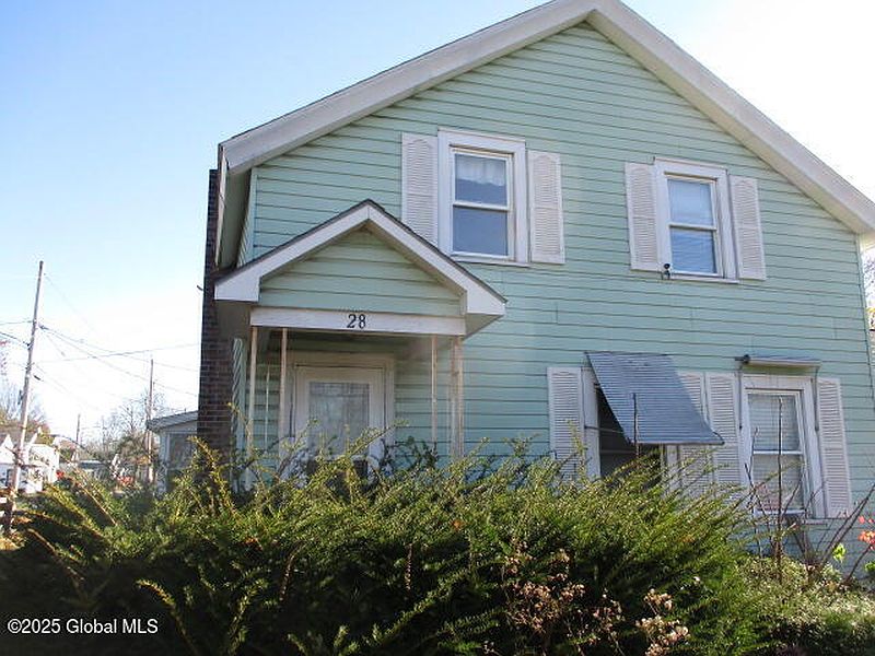 2nd image of 28 Feeder Street