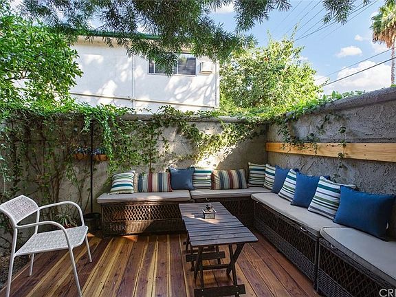 4th image of 12821 Moorpark St APT 1