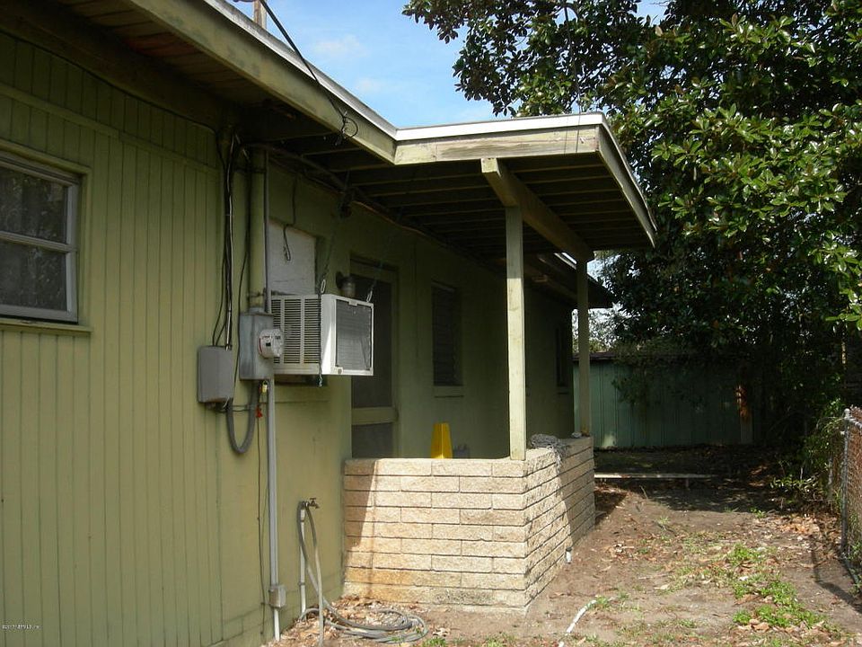 1st image of 7813 Cezanne Dr N