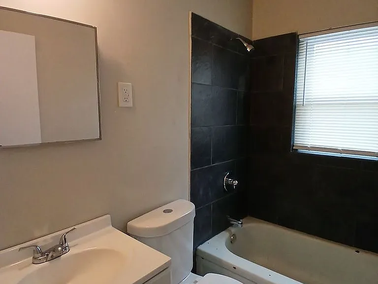 1133 Gerard St — Photo 5