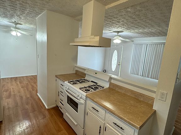 5th image of 4832 Victoria Dr