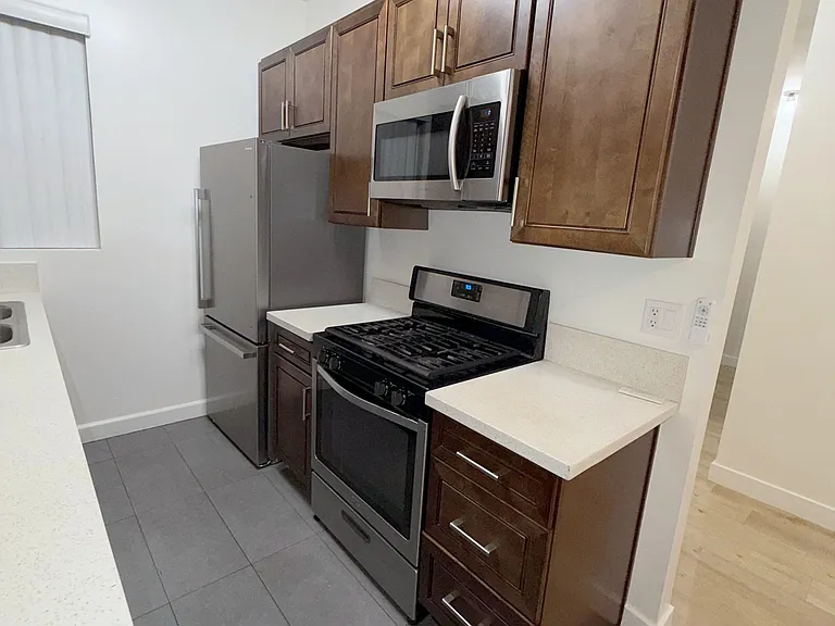 2345 Lincoln Park — Photo 23