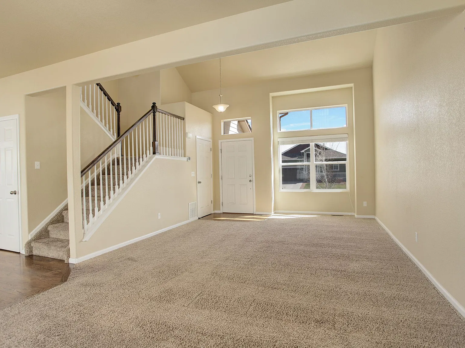 3 bed, 2.5 bath, 3065 sqft, $2,450 — Photo 3