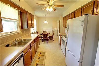 4th image of 1921 Sherwood Forest Dr