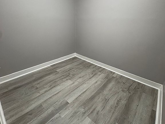 2nd image of 125-127 Redwood Ave #22