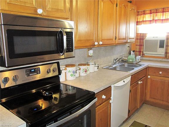 4th image of 211 Courtland St