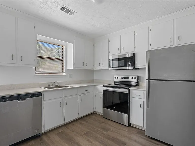 233 Tanglewood Dr #B — Photo 8