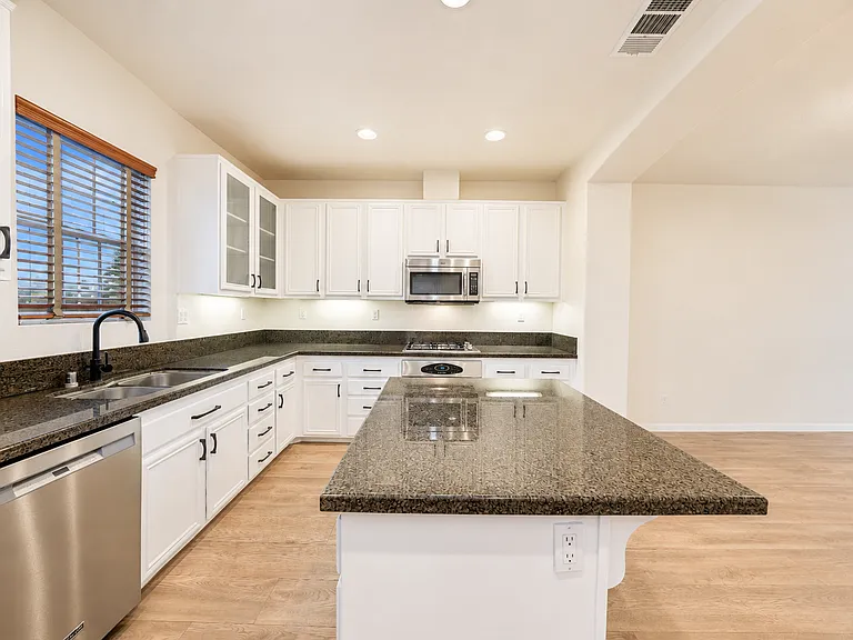 312 Bishop Dr — Photo 18