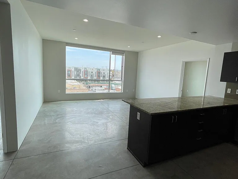 285 W 6th St #525 — Photo 23