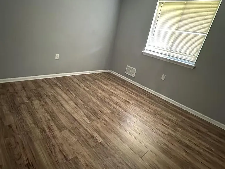 26 Cornwall Dr — Photo 5