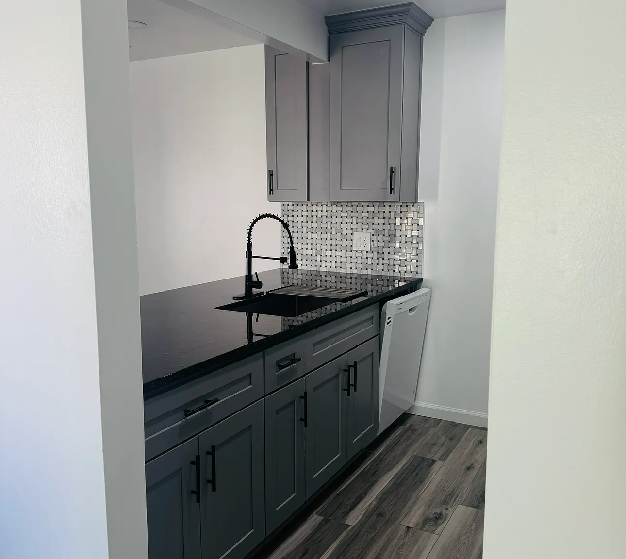 2 bed, 1000 sqft, $980 — Photo 2