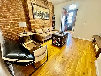 Rented by R New York