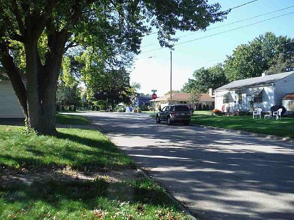 Exterior Neighborhood (street photo)
