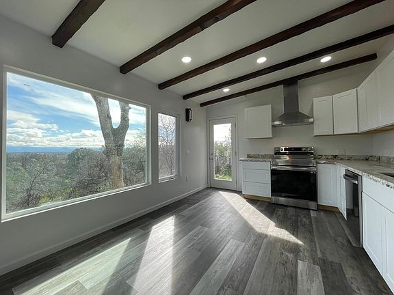 3rd image of 1725 Riviera Dr