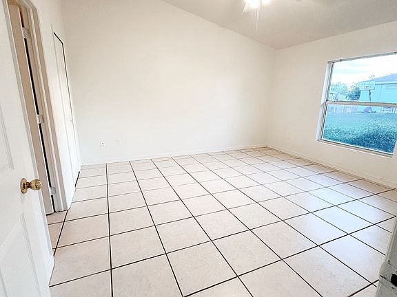 4th image of 4569 Golfview Blvd