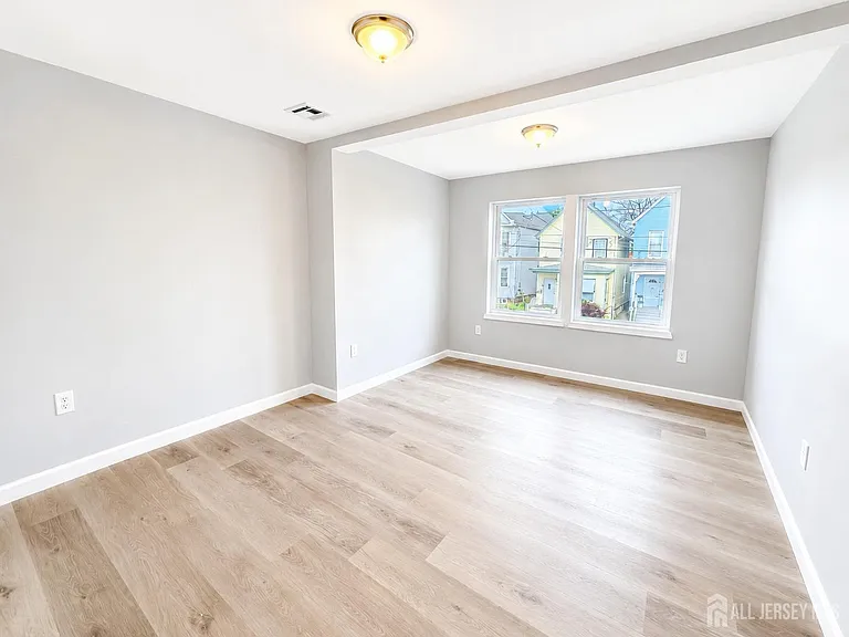 273 Oak St #2 — Photo 6