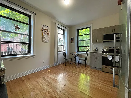 Rented by EXR | media 10