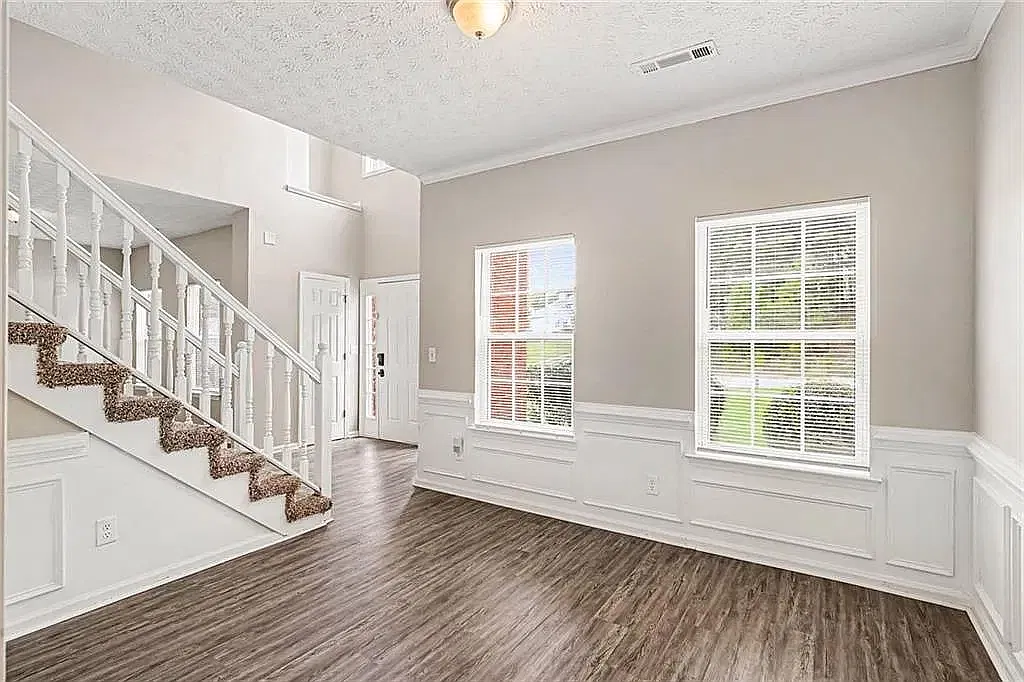4 bed, 2.5 bath, 2075 sqft, $2,100 — Photo 4