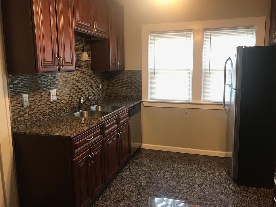 1st image of 2194 Wyandotte Ave