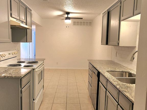 2nd image of 3701 Hulen Park Cir
