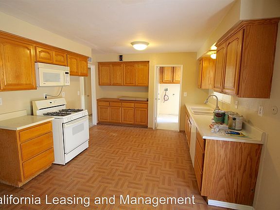 3rd image of 23931 Canerwell St