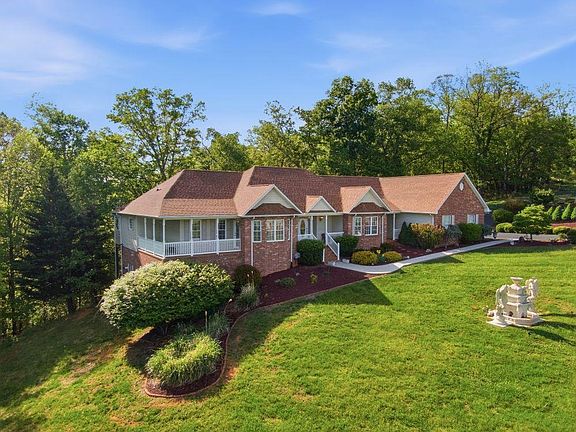 3rd image of 336 Riverbend Dr