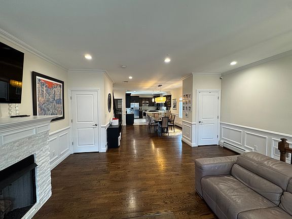2nd image of 251 Marion Ave #251