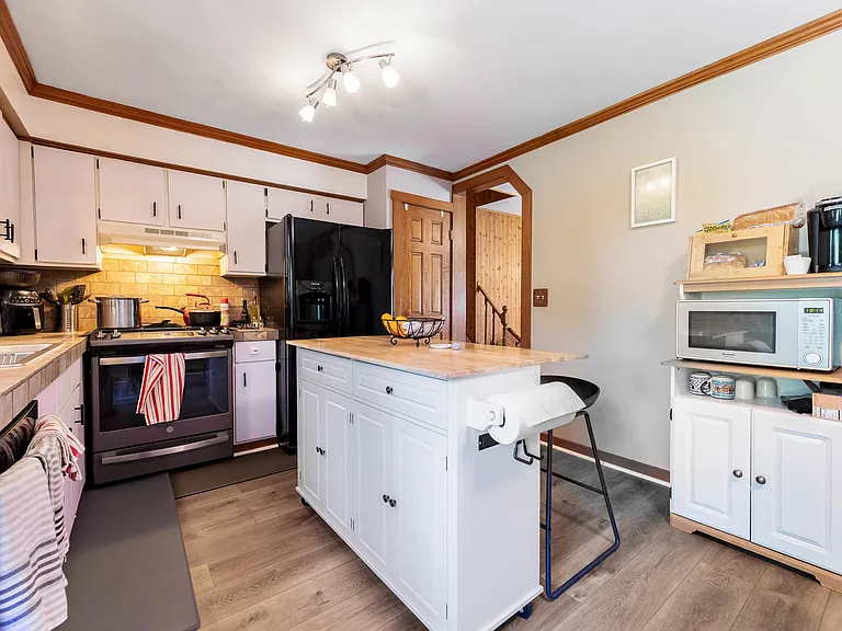 361 Lyons Dr — Photo 6