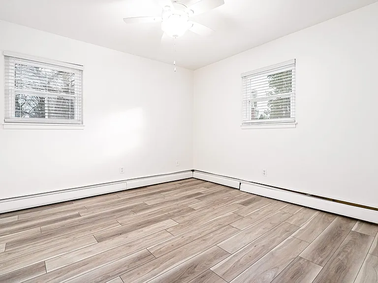 Lindsay Court Apartments — Photo 30