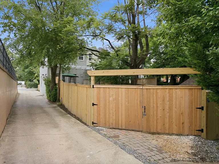 1317 Pendleton St — Photo 12