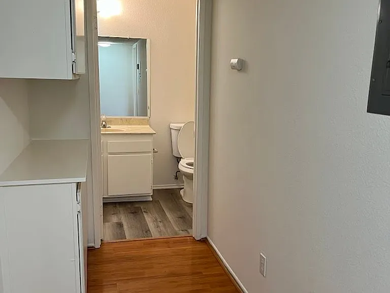 111 S Acacia Ave — Photo 23