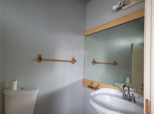 15515 Kiamichi Rd, Apple Valley, CA 92307