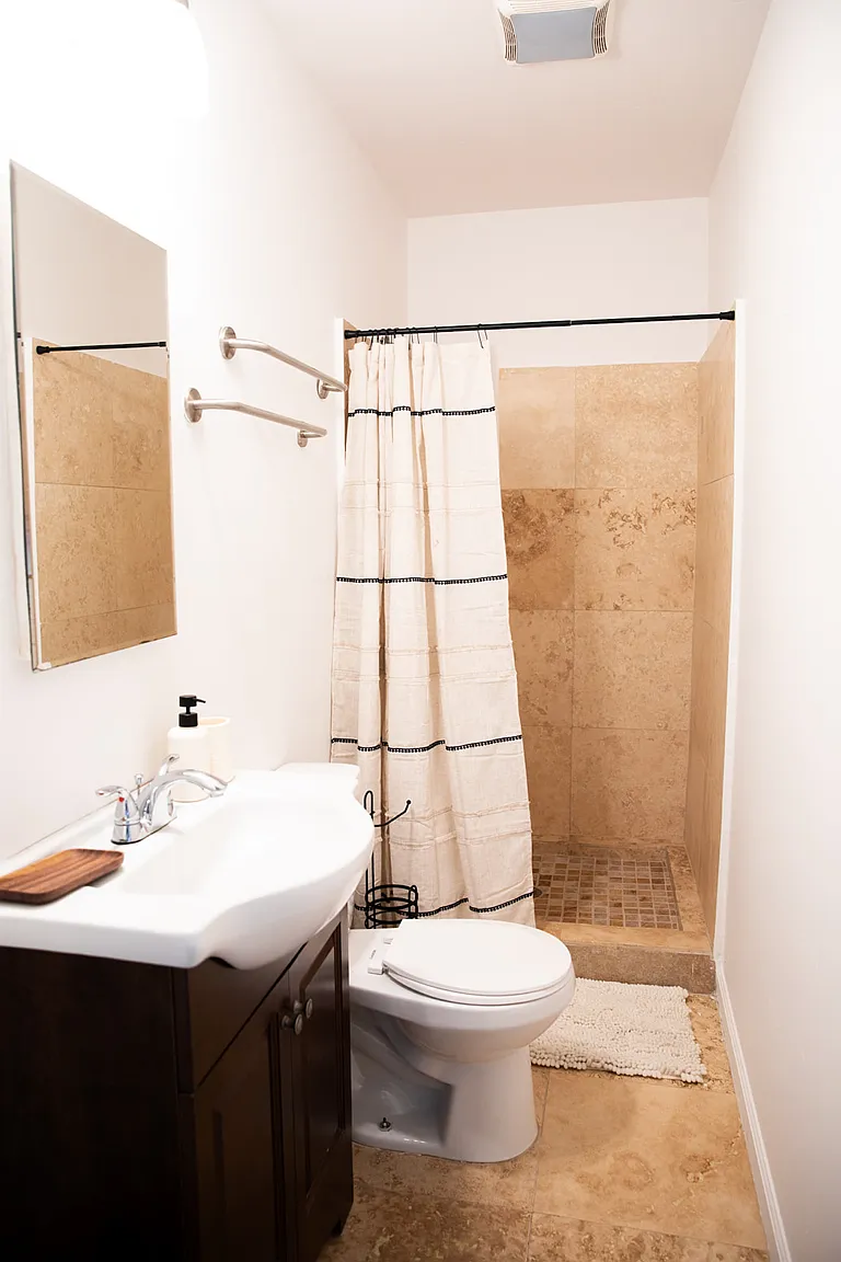 2 bed, 760 sqft, $3,900 — Photo 3