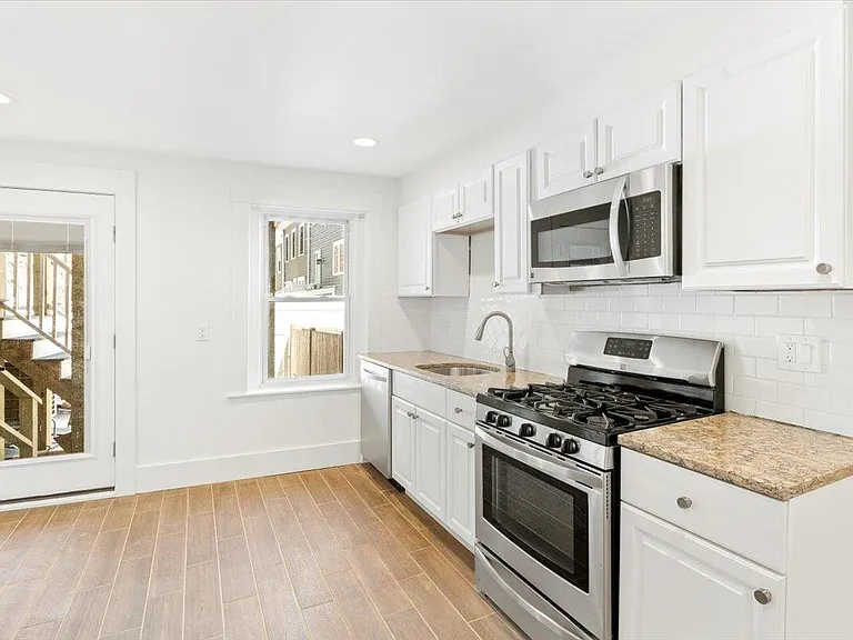 301 Bunker Hill St #1 — Photo 2