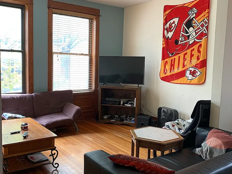 1358 W Barry Ave #1 — Photo 2