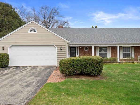 934 West Shaker CIRCLE, Mequon, WI 53092