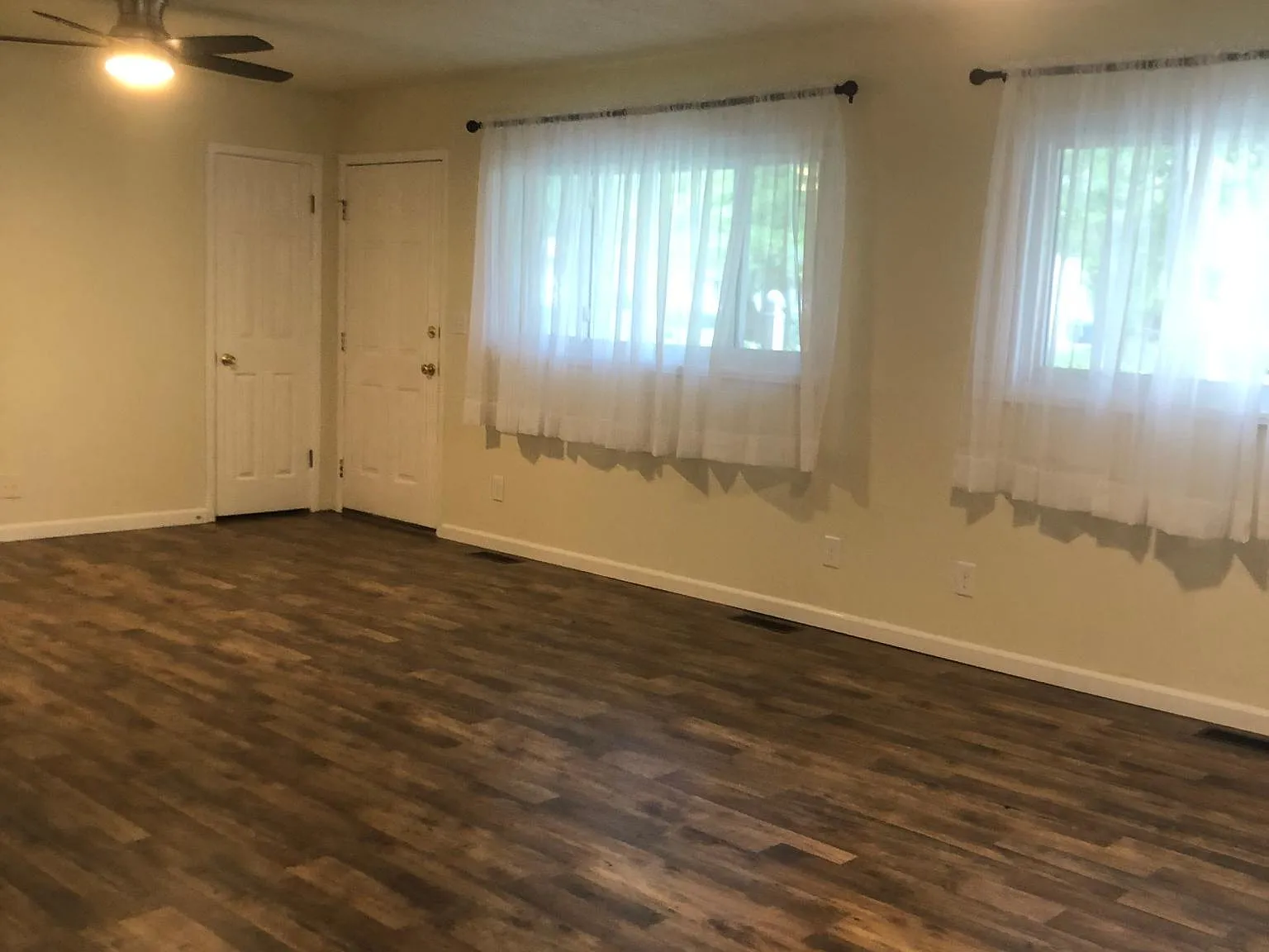 307 Spring Meadows Dr — Photo 2