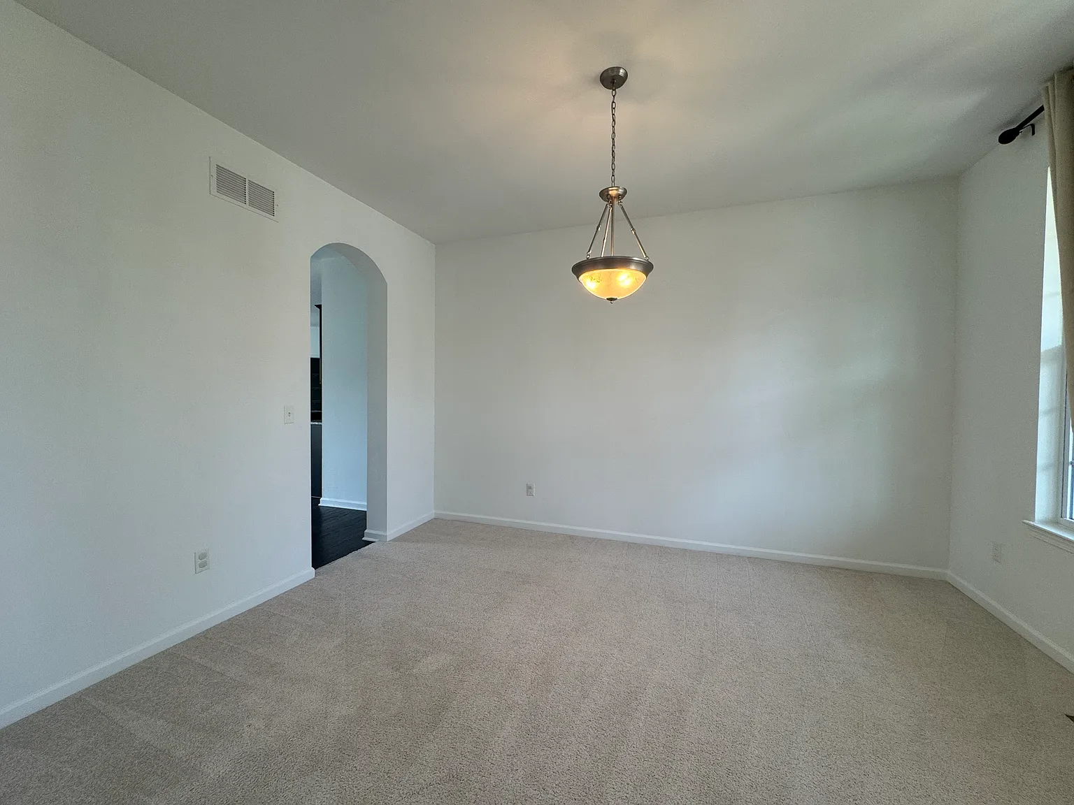 4 bed, 2.5 bath, 2953 sqft, $3,695 — Photo 2
