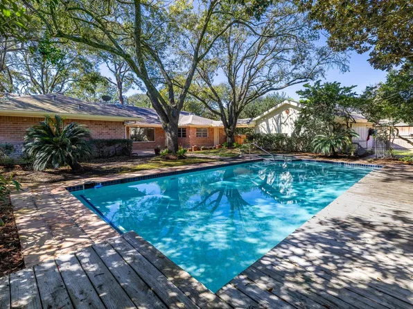 5238 Loch Lomond Dr, Houston, TX 77096