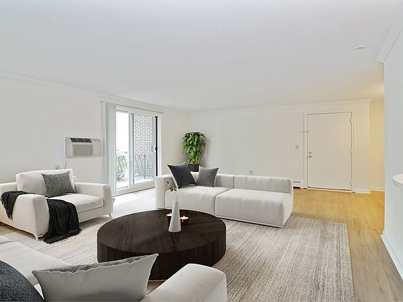 Spacious living room with opening to breakfast bar