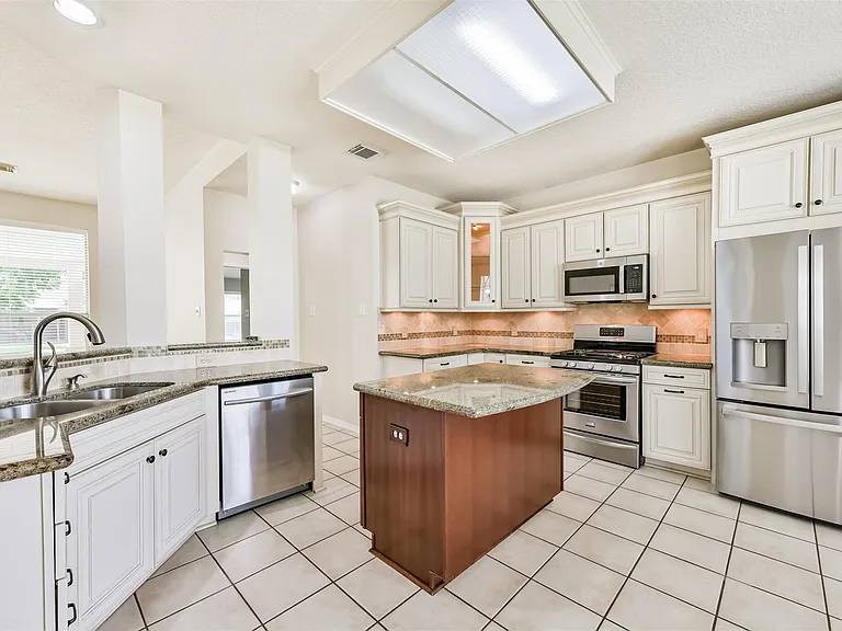2401 Woody Rd — Photo 8